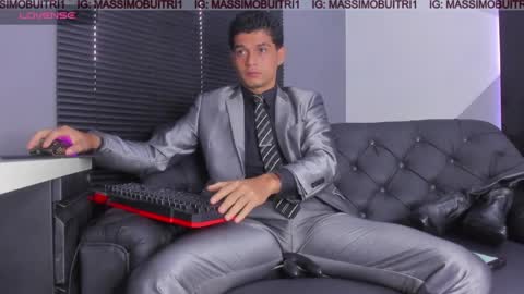 I am Massimo online show from May 10, 2026, 11:48 am