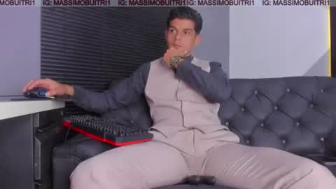 Snapshot of massimo_g chatting on June 18, 2026, 1:17 am I am Massimo online show from June 18, 2026, 1:17 am