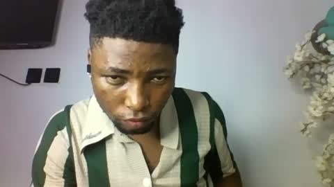 Snapshot of master_kael chatting on December 17, 2025, 11:22 pm Master Kael online show from December 17, 2025, 11:22 pm