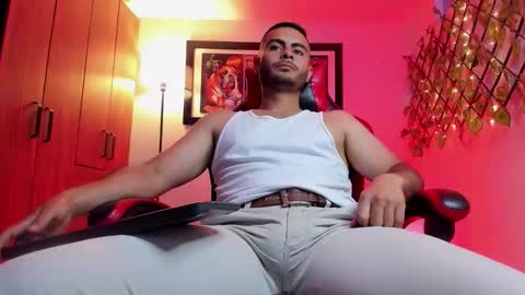 Snapshot of master_sam_ chatting on December 18, 2025, 7:53 pm Master online show from December 18, 2025, 7:53 pm