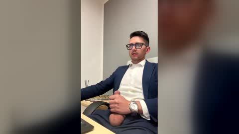Snapshot of masterboss_fl chatting on May 7, 2026, 11:59 am Master Boss online show from May 7, 2026, 11:59 am