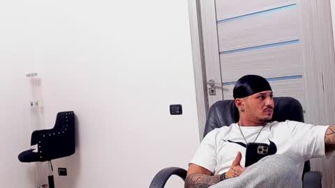 masterchris12 online show from December 4, 2024, 8:29 pm