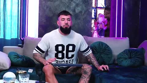 Snapshot of masterkingofmuscle chatting on December 16, 2024, 8:41 am masterkingofmuscle online show from December 16, 2024, 8:41 am