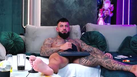 Snapshot of masterkingofmuscle chatting on December 17, 2024, 3:39 pm masterkingofmuscle online show from December 17, 2024, 3:39 pm