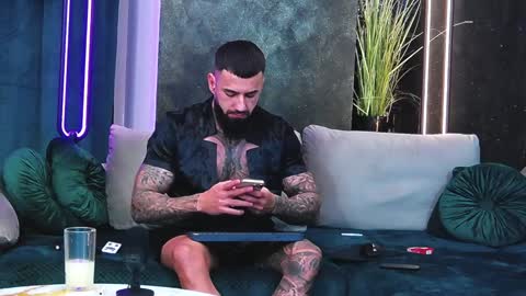 Snapshot of masterkingofmuscle chatting on January 7, 2025, 7:17 pm masterkingofmuscle online show from January 7, 2025, 7:17 pm