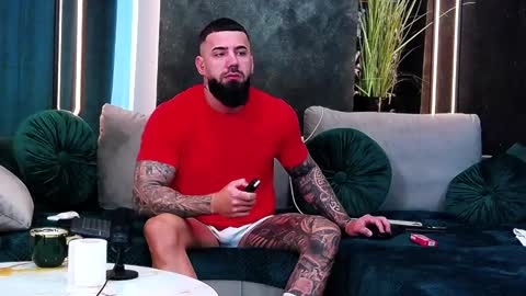 Snapshot of masterkingofmuscle chatting on February 4, 2025, 6:57 am masterkingofmuscle online show from February 4, 2025, 6:57 am