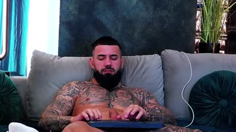 Snapshot of masterkingofmuscle chatting on February 7, 2025, 10:19 am masterkingofmuscle online show from February 7, 2025, 10:19 am