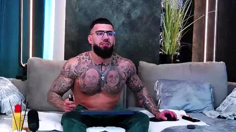 Snapshot of masterkingofmuscle chatting on March 3, 2025, 1:20 pm masterkingofmuscle online show from March 3, 2025, 1:20 pm