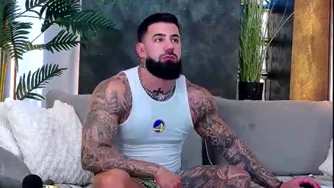 Snapshot of masterkingofmuscle chatting on October 15, 2025, 10:04 am masterkingofmuscle online show from October 15, 2025, 10:04 am