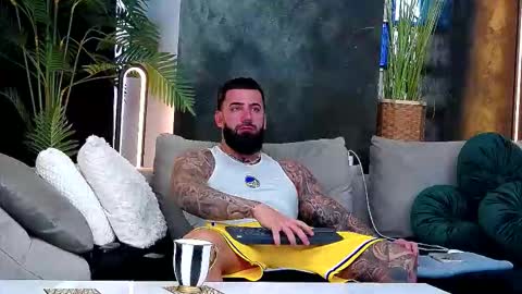 Snapshot of masterkingofmuscle chatting on December 4, 2025, 8:01 am masterkingofmuscle online show from December 4, 2025, 8:01 am