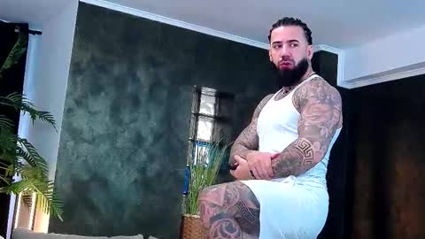 Snapshot of masterkingofmuscle chatting on December 16, 2025, 9:58 am masterkingofmuscle online show from December 16, 2025, 9:58 am