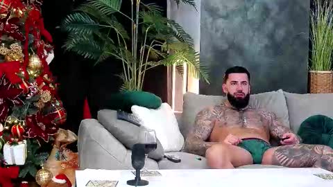 Snapshot of masterkingofmuscle chatting on December 17, 2025, 9:54 pm masterkingofmuscle online show from December 17, 2025, 9:54 pm