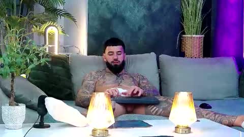 Snapshot of masterkingofmuscle chatting on March 3, 2026, 8:59 pm masterkingofmuscle online show from March 3, 2026, 8:59 pm