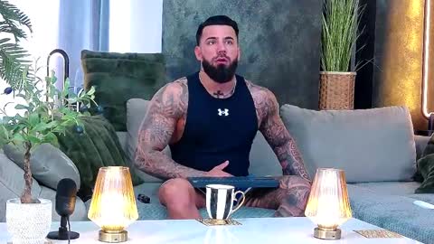 Snapshot of masterkingofmuscle chatting on April 1, 2026, 8:04 am masterkingofmuscle online show from April 1, 2026, 8:04 am