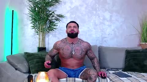 Snapshot of masterkingofmuscle chatting on April 6, 2026, 10:00 pm masterkingofmuscle online show from April 6, 2026, 10:00 pm
