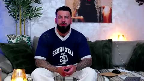 Snapshot of masterkingofmuscle chatting on April 8, 2026, 6:46 am masterkingofmuscle online show from April 8, 2026, 6:46 am