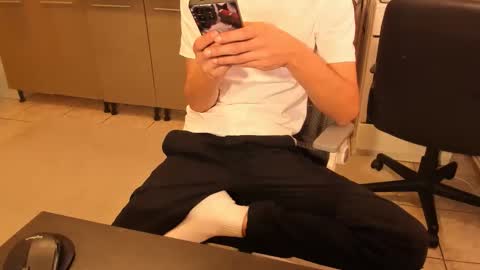 Snapshot of mastermiko chatting on December 16, 2025, 7:02 am Silly Rabbit online show from December 16, 2025, 7:02 am