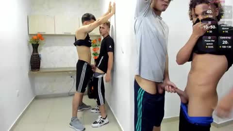 Snapshot of masters_sexx chatting on February 22, 2025, 10:52 pm Team Cris Darwin- Fernando- Stiven- David online show from February 22, 2025, 10:52 pm