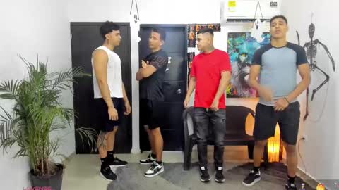 Snapshot of masters_sexx chatting on October 20, 2025, 11:32 am Team Cris Darwin- Fernando- Stiven- David online show from October 20, 2025, 11:32 am