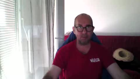 mat11efou online show from October 18, 2025, 1:56 pm