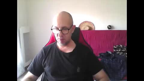 Snapshot of mat11efou chatting on May 16, 2026, 9:50 am mat11efou online show from May 16, 2026, 9:50 am