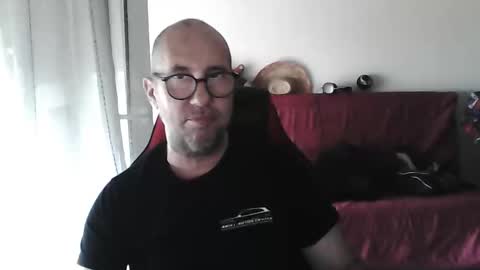 Snapshot of mat11efou chatting on May 20, 2026, 10:21 am mat11efou online show from May 20, 2026, 10:21 am