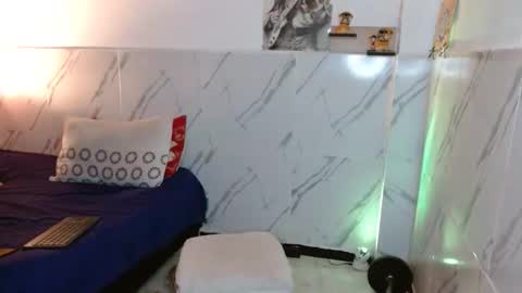 Snapshot of mat_kush chatting on December 17, 2025, 12:27 am Matt online show from December 17, 2025, 12:27 am