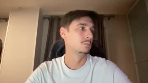 Snapshot of matahavi chatting on February 4, 2026, 8:03 pm Aaron online show from February 4, 2026, 8:03 pm