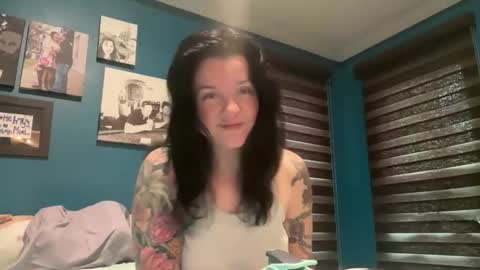 Snapshot of matchingtracksuits chatting on April 5, 2026, 3:20 pm Jer and Kel online show from April 5, 2026, 3:20 pm