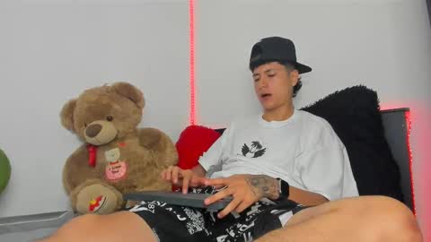 mateo_escobar online show from October 25, 2025, 8:22 am