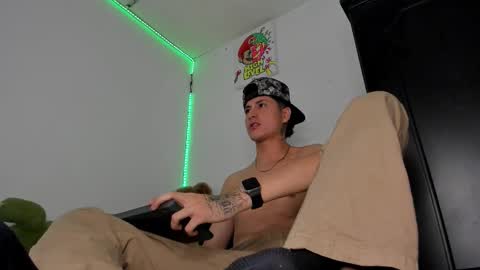 mateo_escobar online show from December 18, 2025, 6:30 am