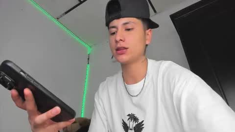 mateo_escobar online show from March 17, 2026, 9:51 pm