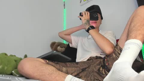 Snapshot of mateo_escobar777 chatting on April 5, 2026, 6:10 am Mateo online show from April 5, 2026, 6:10 am