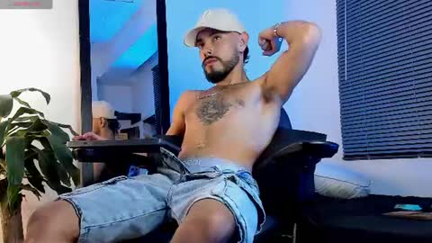 Snapshot of mateobaer_ chatting on July 14, 2026, 12:02 am Mateo Baer online show from July 14, 2026, 12:02 am
