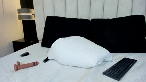 mathilda_liz online show from April 30, 2026, 2:01 pm