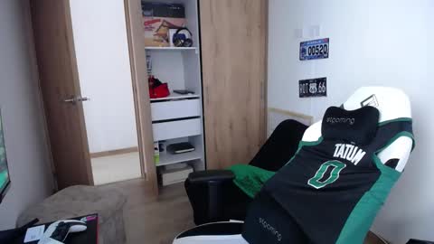 Snapshot of matias_bianco01 chatting on November 9, 2025, 3:32 pm matias online show from November 9, 2025, 3:32 pm