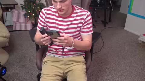 Snapshot of mattcashxxx chatting on December 9, 2024, 2:02 am Matt Cash online show from December 9, 2024, 2:02 am