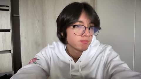 Snapshot of matti_mendez_ chatting on June 4, 2026, 7:42 pm Matti Mendez online show from June 4, 2026, 7:42 pm