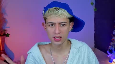 Snapshot of mattias_dantee chatting on December 15, 2025, 1:43 am mattias online show from December 15, 2025, 1:43 am