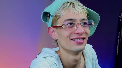 Snapshot of mattias_dantee chatting on December 23, 2025, 4:43 am mattias online show from December 23, 2025, 4:43 am