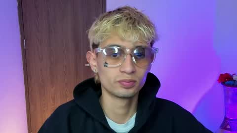 Snapshot of mattias_dantee chatting on April 7, 2026, 3:07 am mattias online show from April 7, 2026, 3:07 am