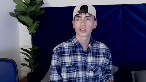 Snapshot of mattideluca chatting on December 4, 2024, 11:52 am Matti online show from December 4, 2024, 11:52 am