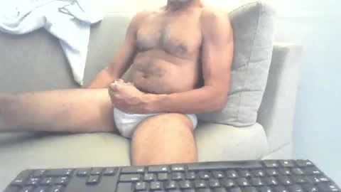 Snapshot of mattrudi chatting on May 7, 2026, 4:18 am Matt R. online show from May 7, 2026, 4:18 am