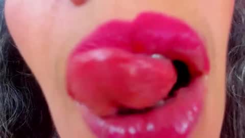 Snapshot of mature_tenderxx chatting on October 28, 2025, 3:14 pm Sexy Hot Mature Sophy online show from October 28, 2025, 3:14 pm