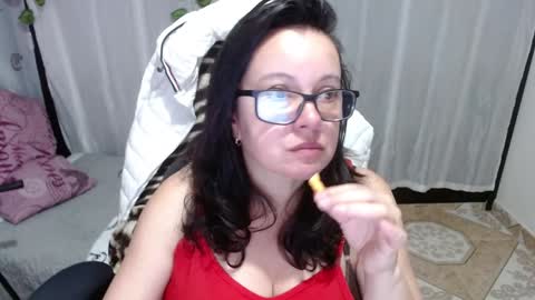 Snapshot of mature_wolf chatting on January 31, 2025, 10:21 pm Sonia online show from January 31, 2025, 10:21 pm