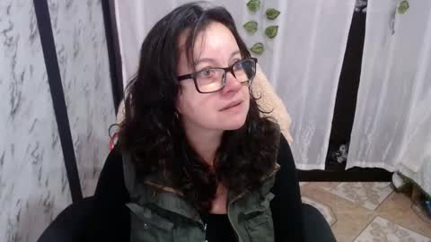 Snapshot of mature_wolf chatting on March 5, 2025, 12:44 pm Sonia online show from March 5, 2025, 12:44 pm