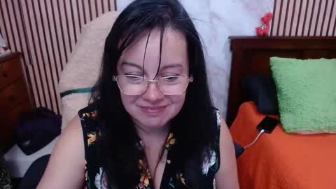 Snapshot of mature_wolf chatting on October 17, 2025, 10:01 pm Sonia online show from October 17, 2025, 10:01 pm