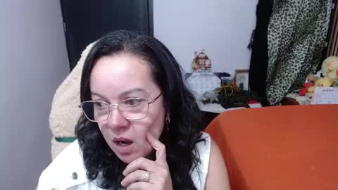 Snapshot of mature_wolf chatting on November 25, 2025, 9:37 pm Sonia online show from November 25, 2025, 9:37 pm