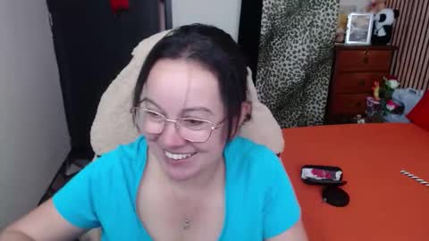 Snapshot of mature_wolf chatting on December 3, 2025, 3:32 pm Sonia online show from December 3, 2025, 3:32 pm