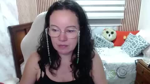 Snapshot of mature_wolf chatting on May 5, 2026, 5:32 pm Sonia online show from May 5, 2026, 5:32 pm